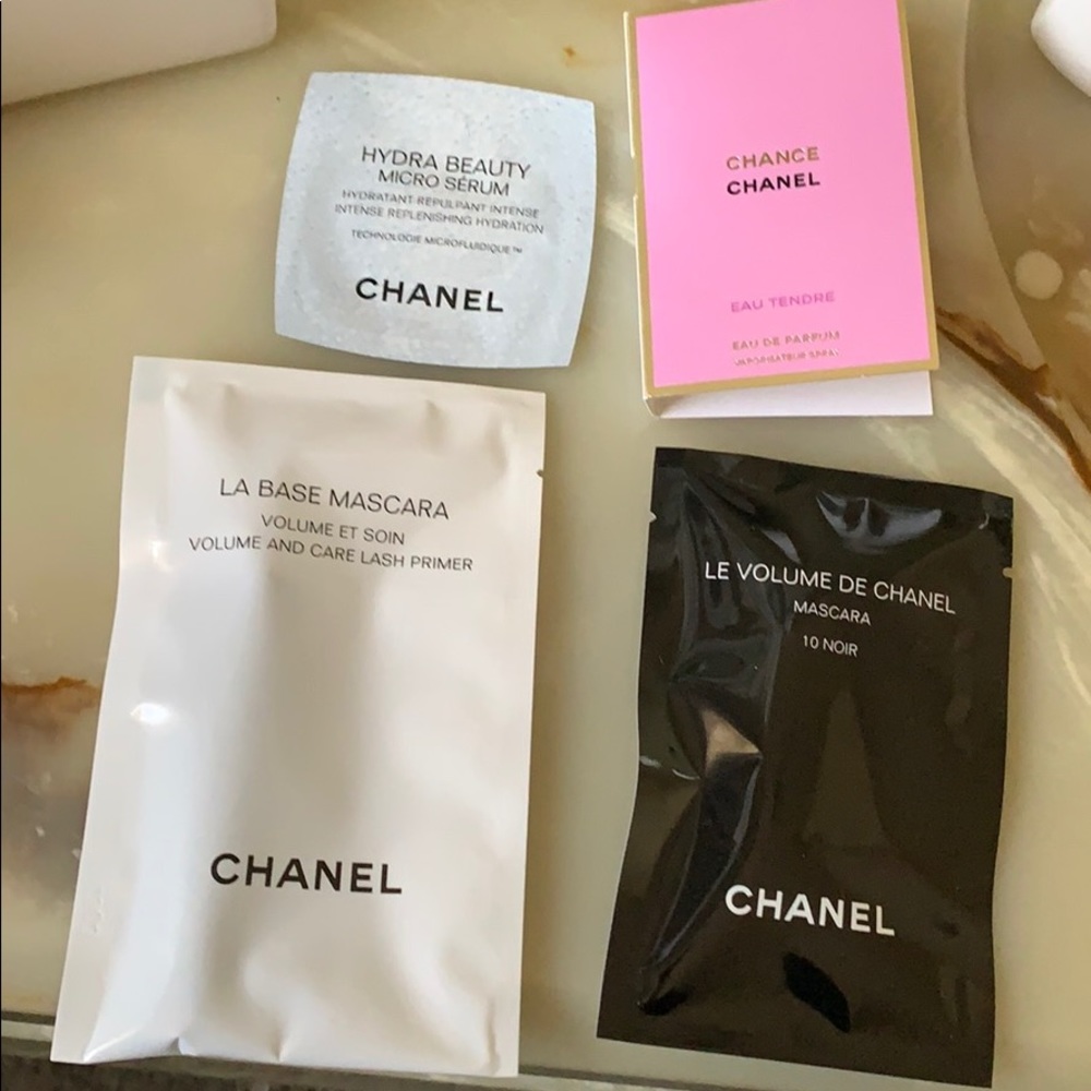 Chanel sample kit